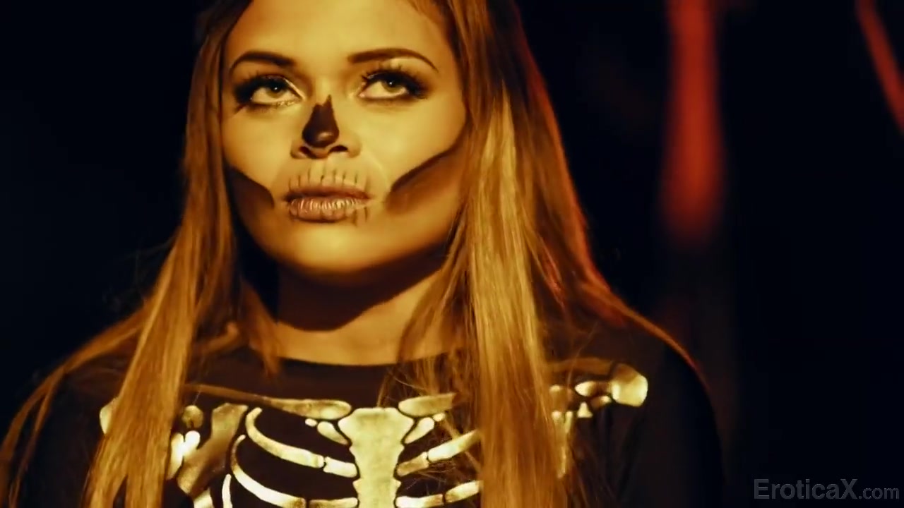 Stirling Cooper And Destiny Cruz In Zombiehalloween S01 720p H264
