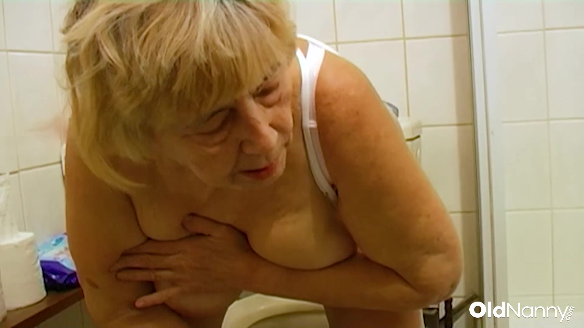 Really Old Grandmas Masturbating And Lesbian Toying Together