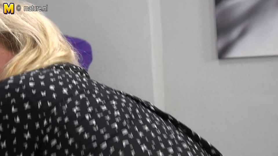 Naughty German Housewife Playing With Her Pussy - MatureNL
