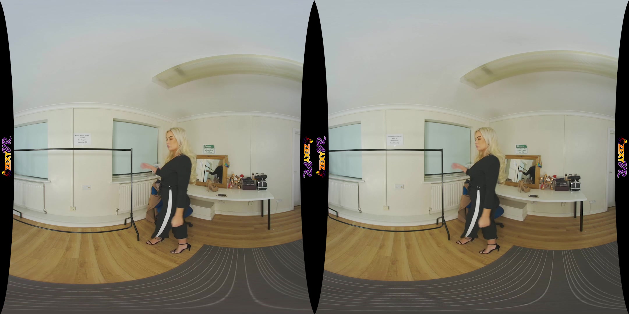 Reflections featuring Louise - ZexyVR