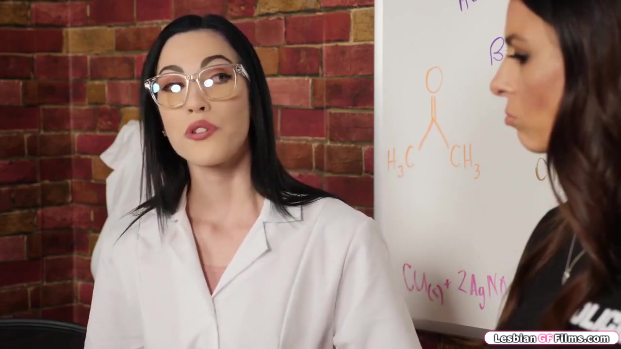 Scientist N Cop Kiss To Make Potion Work N It Turns The