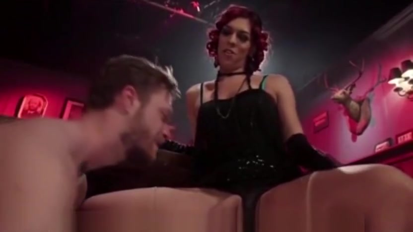 This gay loves more than anything to smoke a big dick transvestite