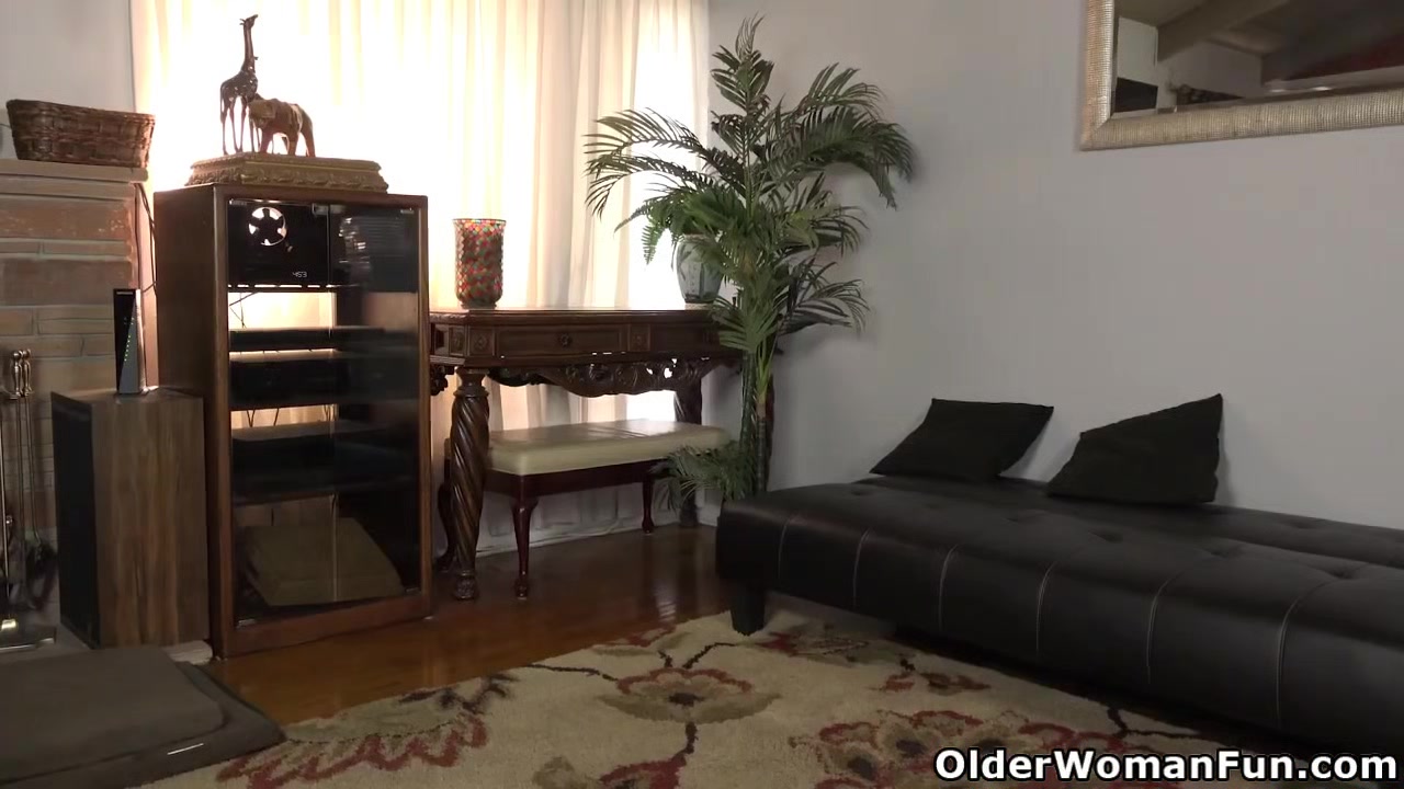 American milf Joclyn Stone fingers nyloned and hairy pussy