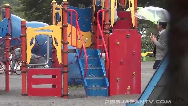 Yellow Fun, What A Splash - PissJapanTV
