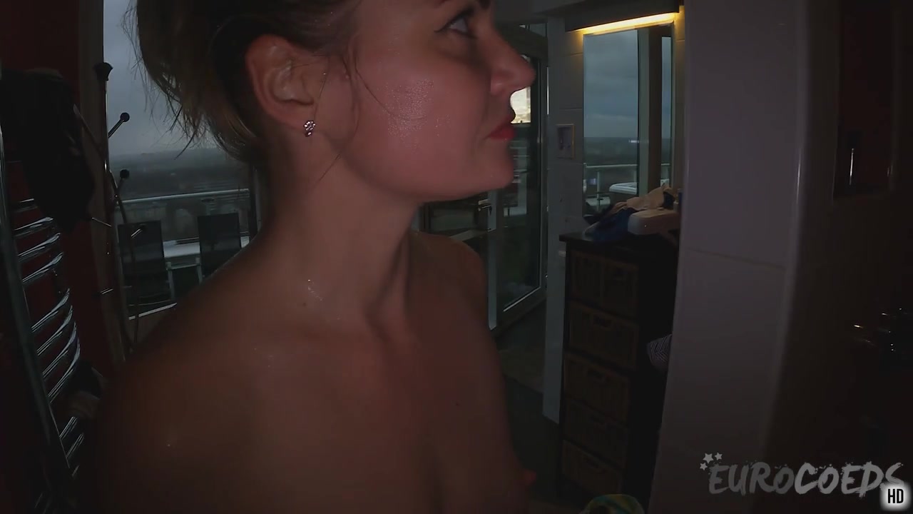 Hot Model Katya G Masturbating Underwater In A Jacuzzi