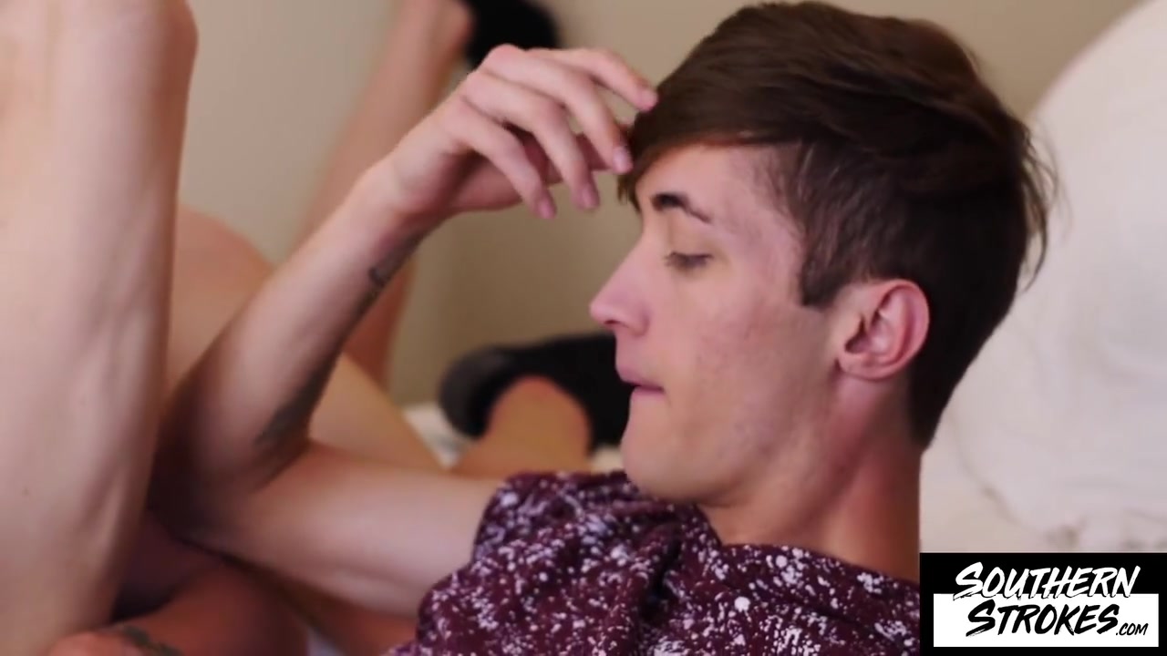 Chris Summers And Zack Love - Barebacks Horny Hole