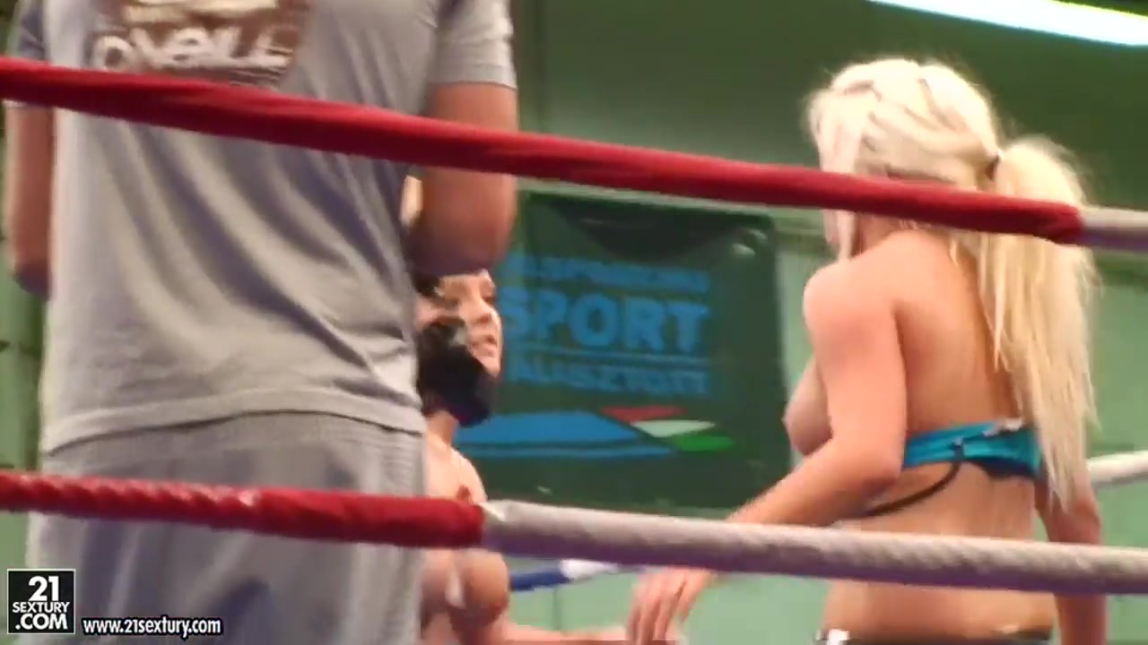 Jenna Lovely and Liza del Sierra in the wrestling ring