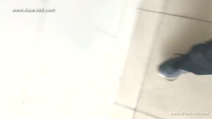 chinese girls go to toilet.60