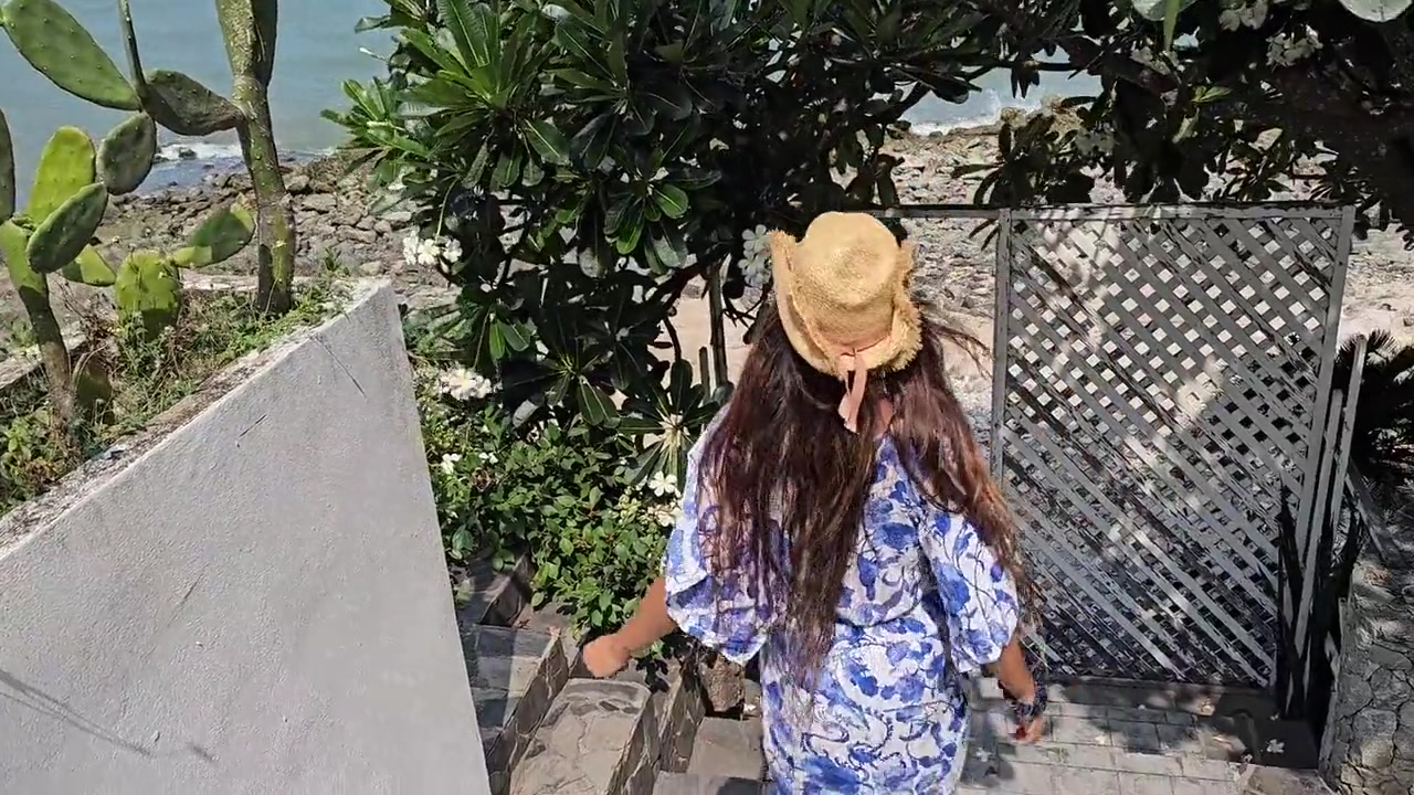 Open Pussy Public Pee N Butt Plug Flashing On Villa Stairs