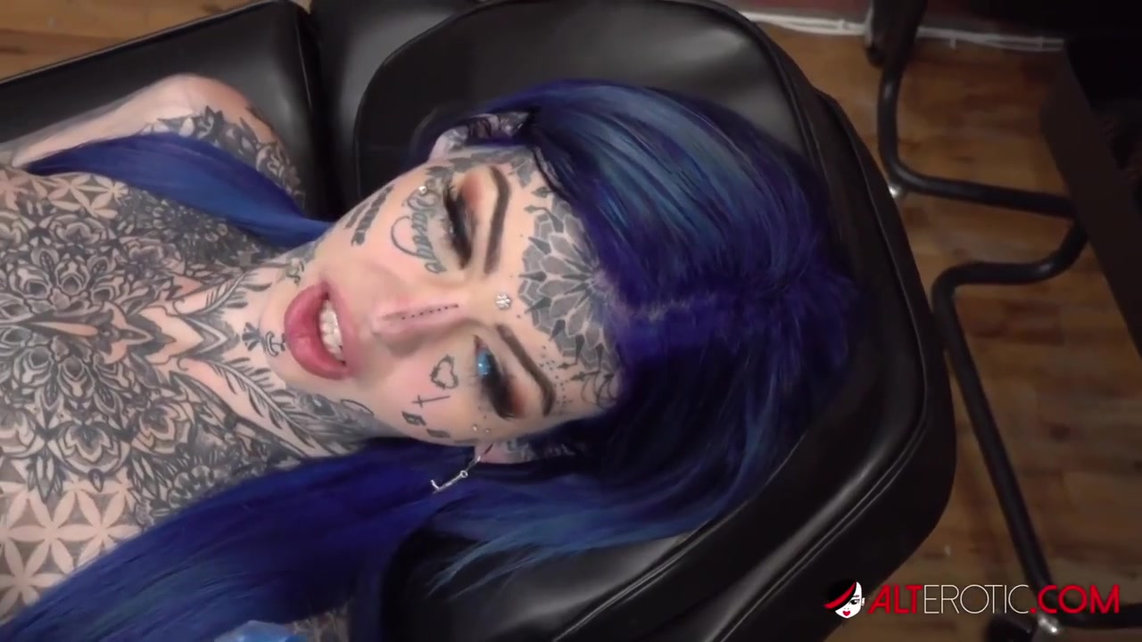 20 Gets A New Tattoo Split - Amber Luke And No Se