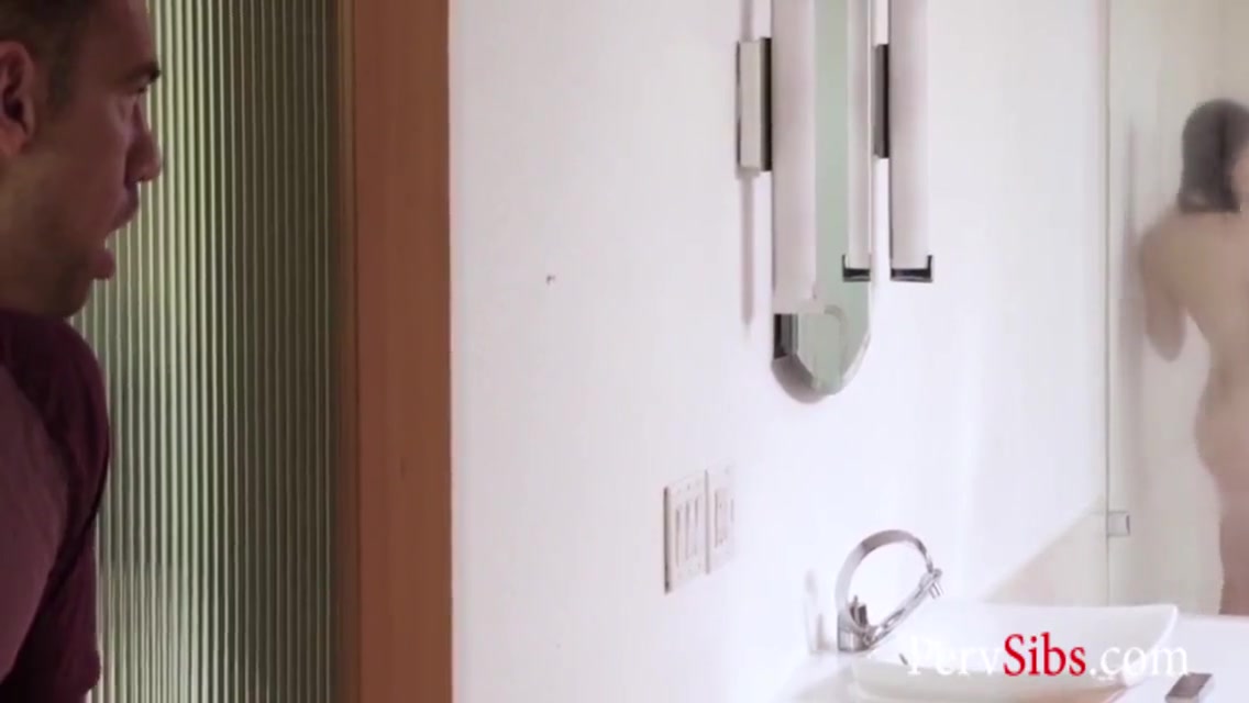 Stepsister Seduces & Fucks Him In Shower- Henna Ross 8 Min
