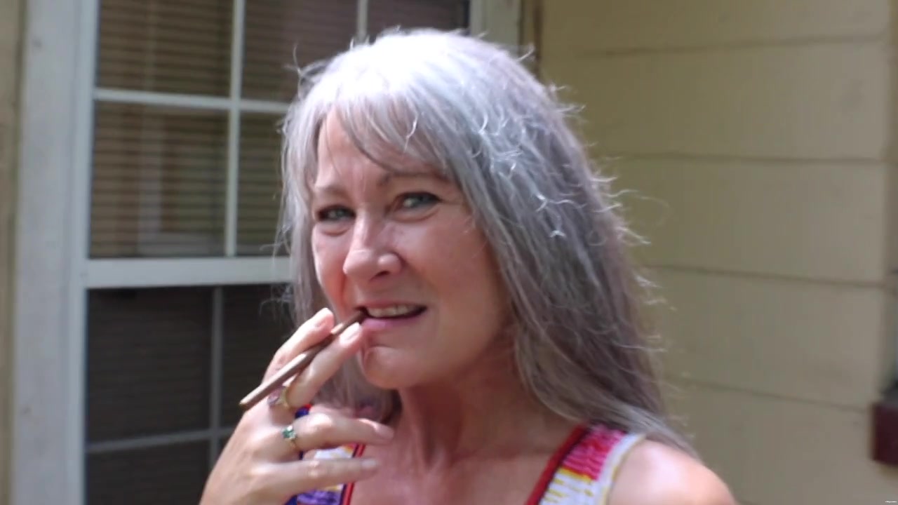 Leilani Smoking Confession - Milfonblack