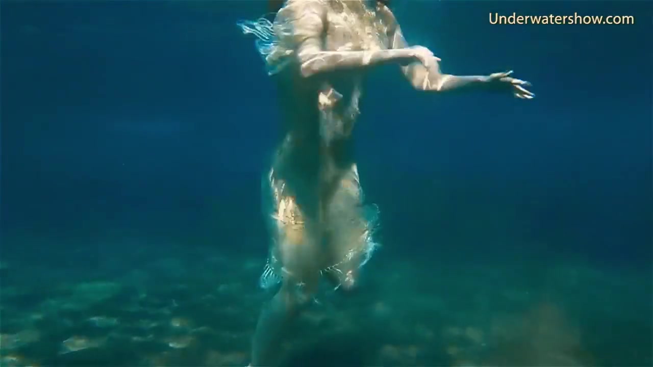 Hot Babe Swims In The Sea Like A Mermaid