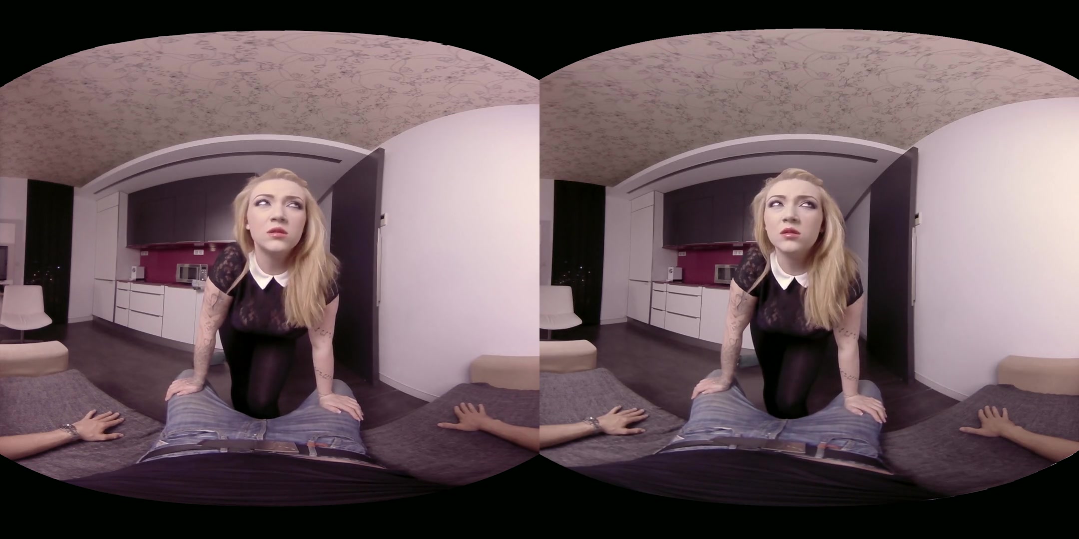 Lynna Nilsson & Harmony Reigns in Halloween Special - VirtualRealPorn