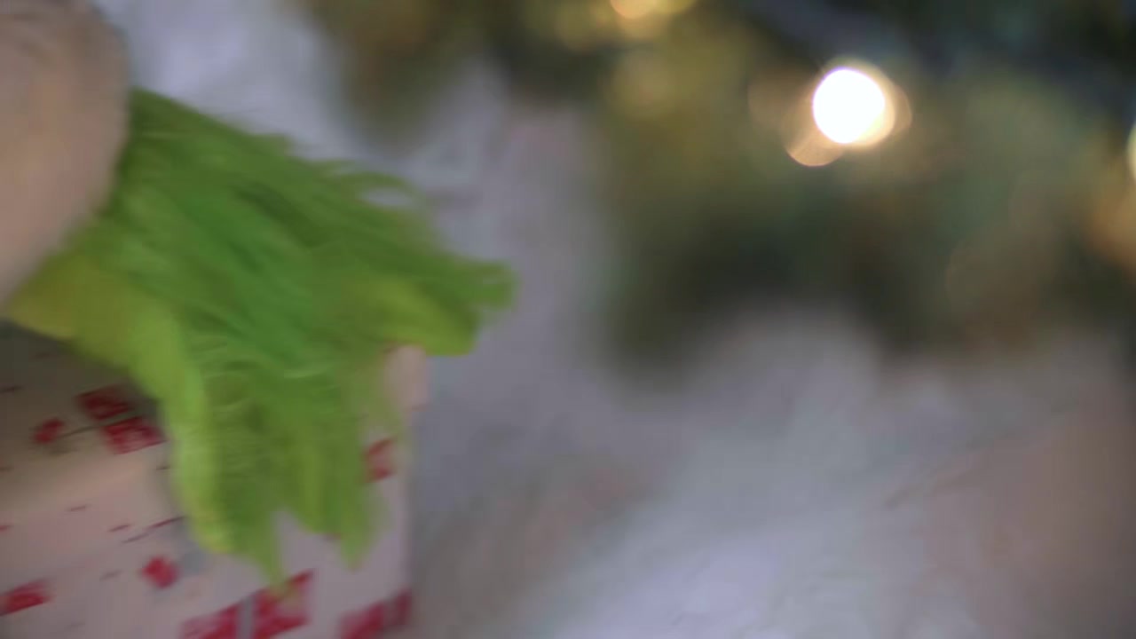 How Cindy Lou Saved Christmas For Her Step Brother - S3:E6