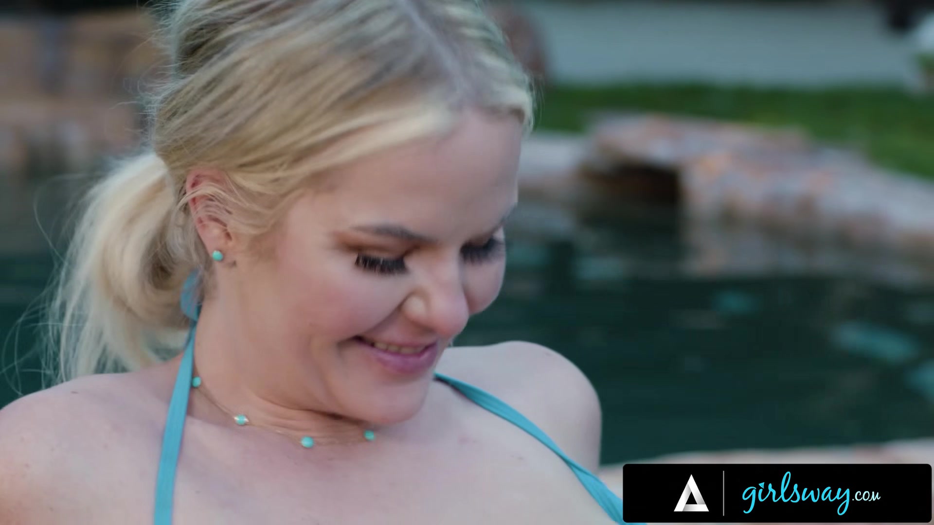GIRLSWAY - All Natural MILF Slimthick Vic WILDLY EATS & SCISSORS Stepdaughter Nicole Doshi In Pool