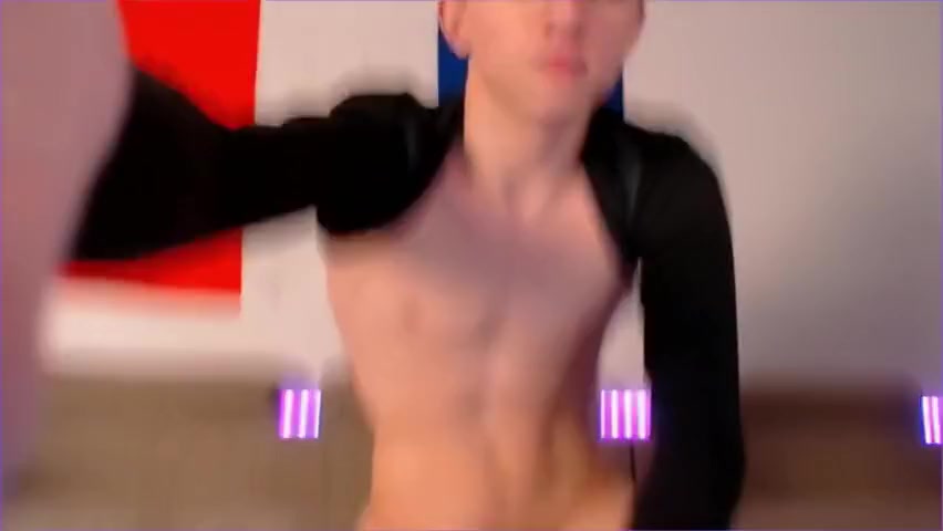 Twink Shows His Nice Body Of K