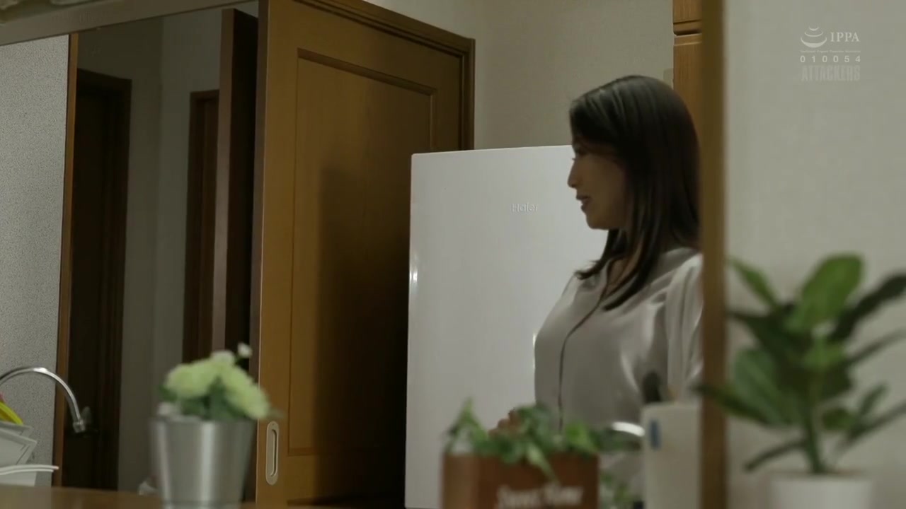 Surrounded By Her Boyfriend I Hikari 1of5