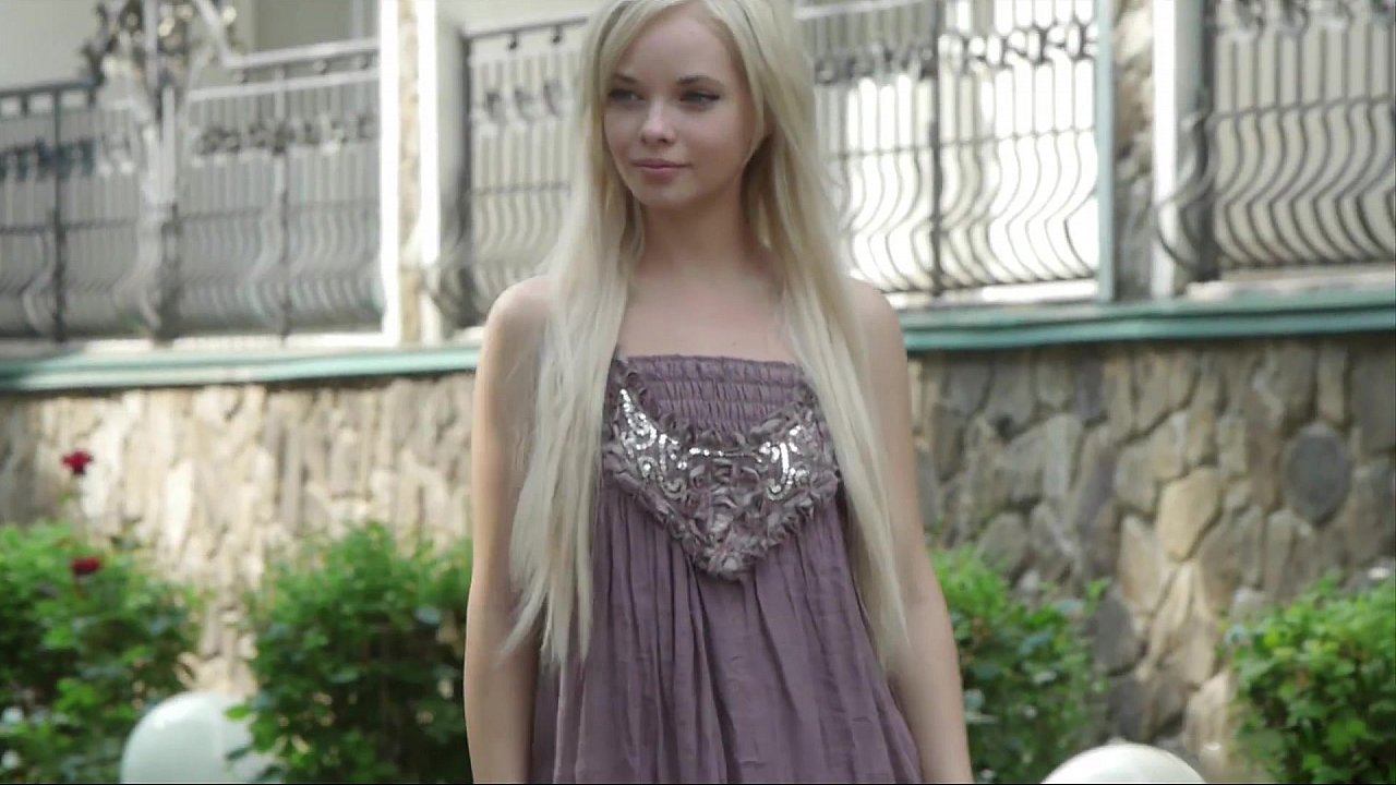 Blonde teen 18+ undressing