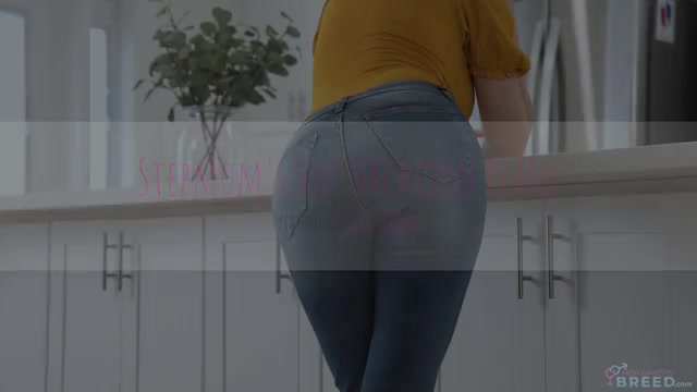 Stepmoms Hot Vacation Plans - S4:E7 - Momlover