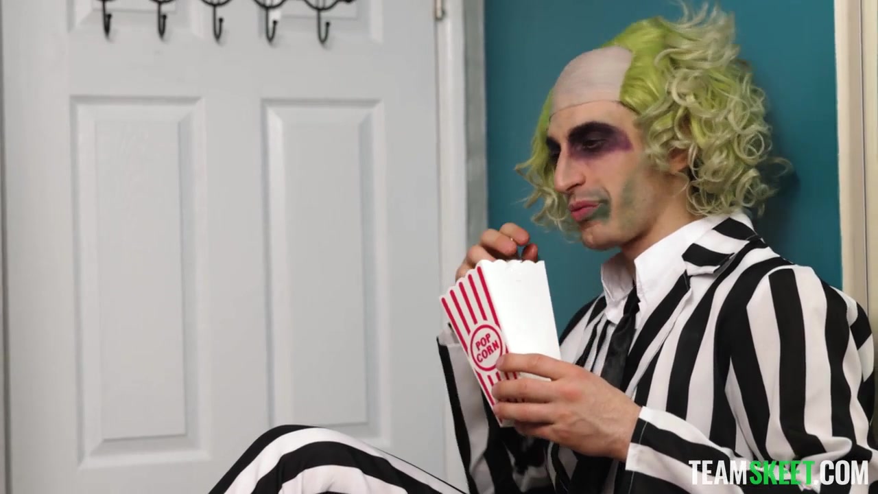 Anna Starr & Nikki Slick & Elias Cash in Just Call on Beetlejuice - StepSiblings