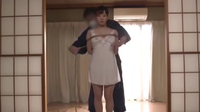 06043,A bitch is fully exposed during sex!