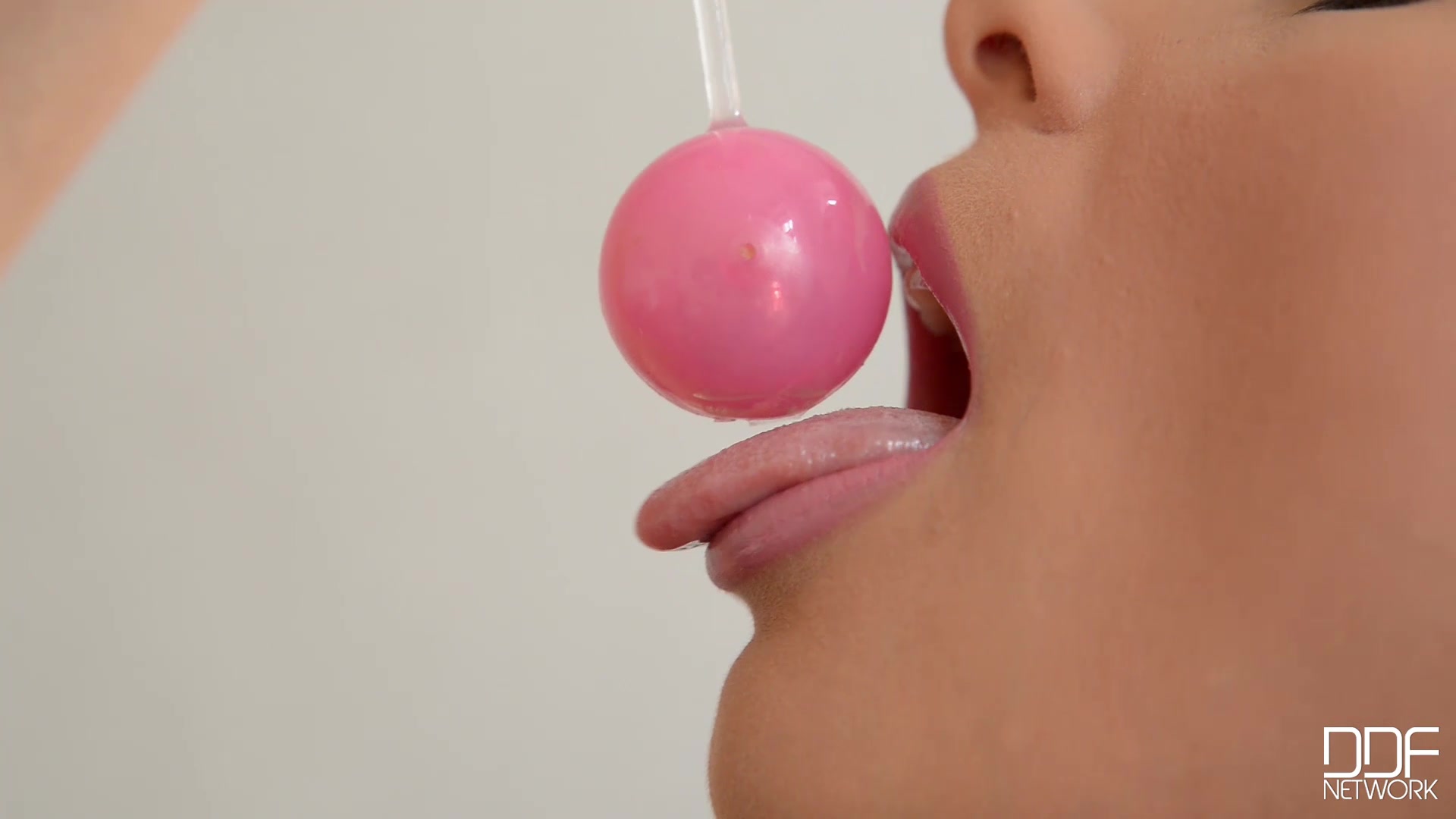 Peachy Sweet - PornWorld