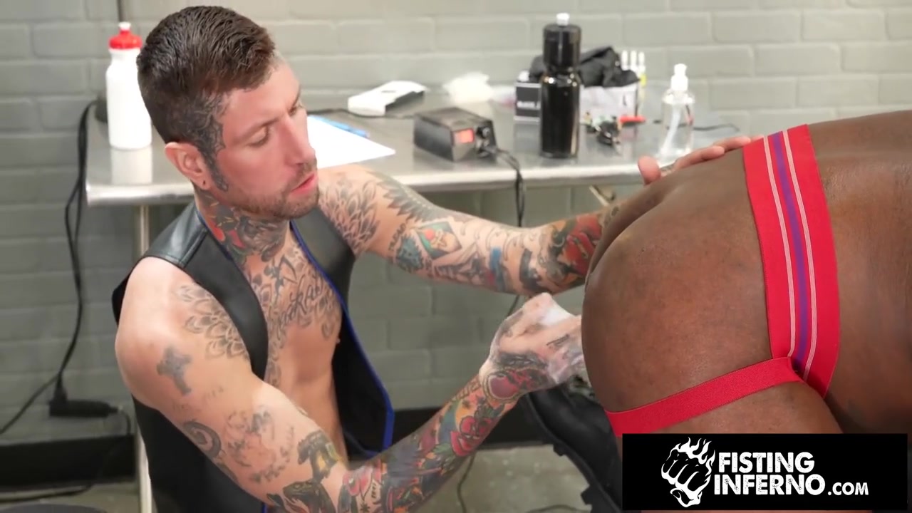Bbc Client Spitroasted By Hunk Tattooers