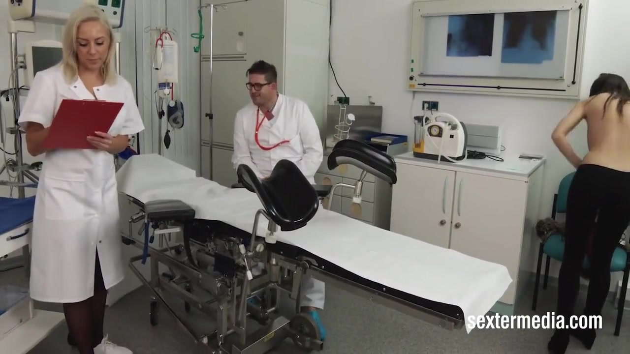 Doctor Treated In Sex Clinic - Lilli Vanilli, Louise Louellen And Lullu Gun