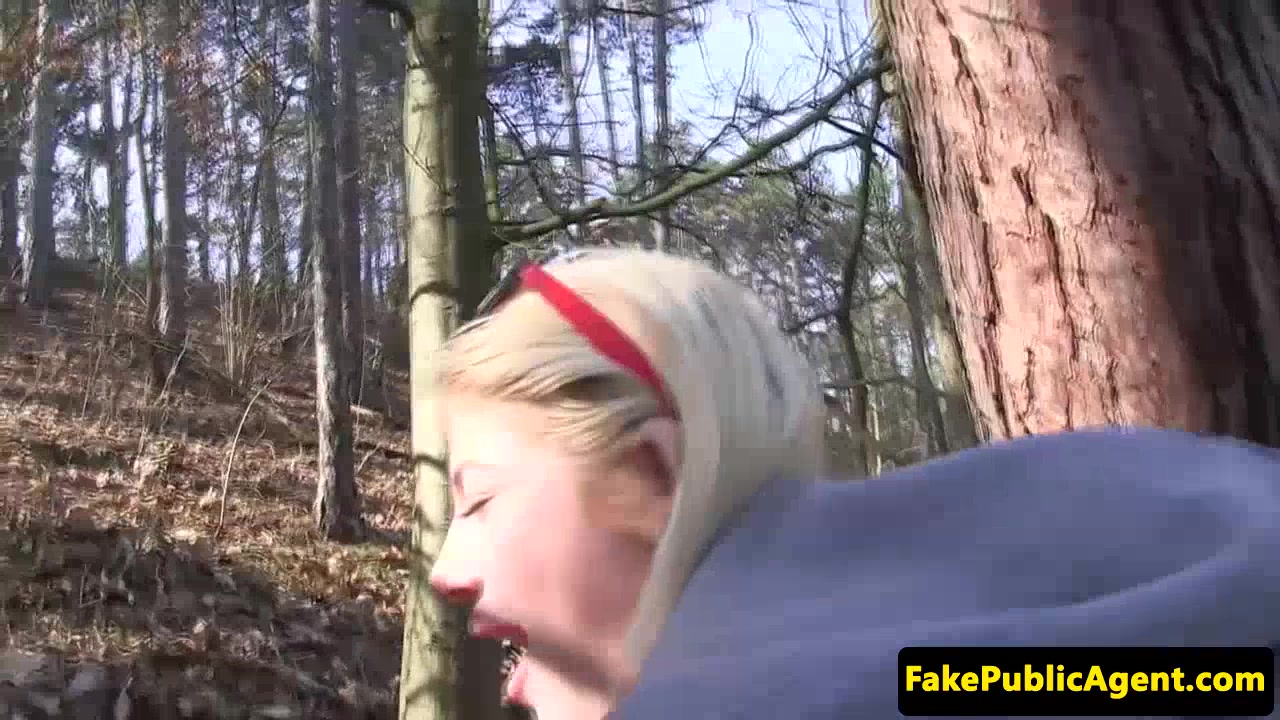 Outdoor pickedup babe cocksucking agent