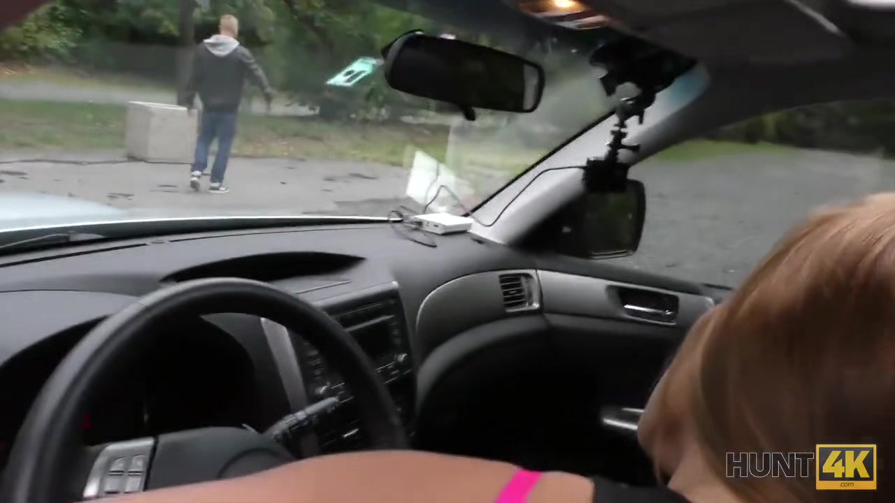 HUNT4K. Beautiful lassie does a good job for change for shopping cart