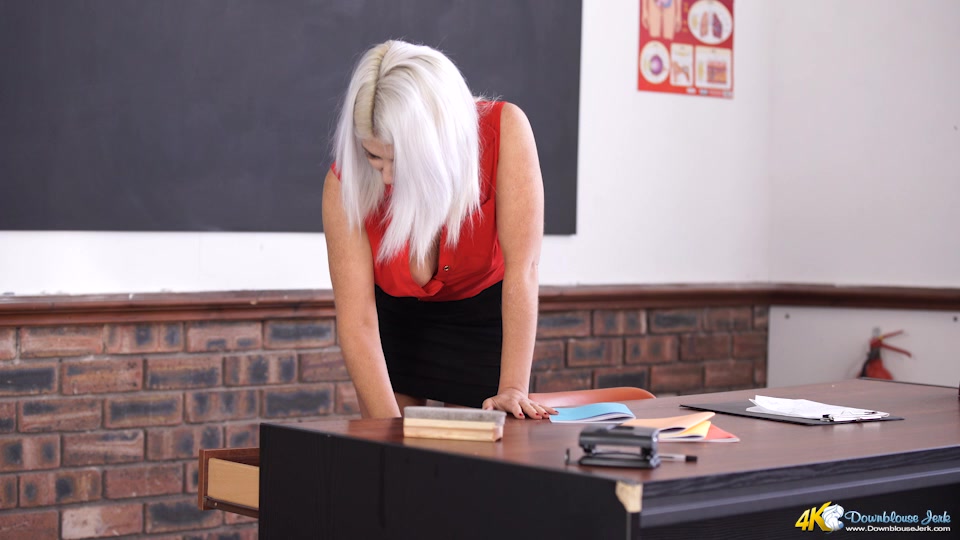 Lu Elissa in Downblouse Education - DownblouseJerk