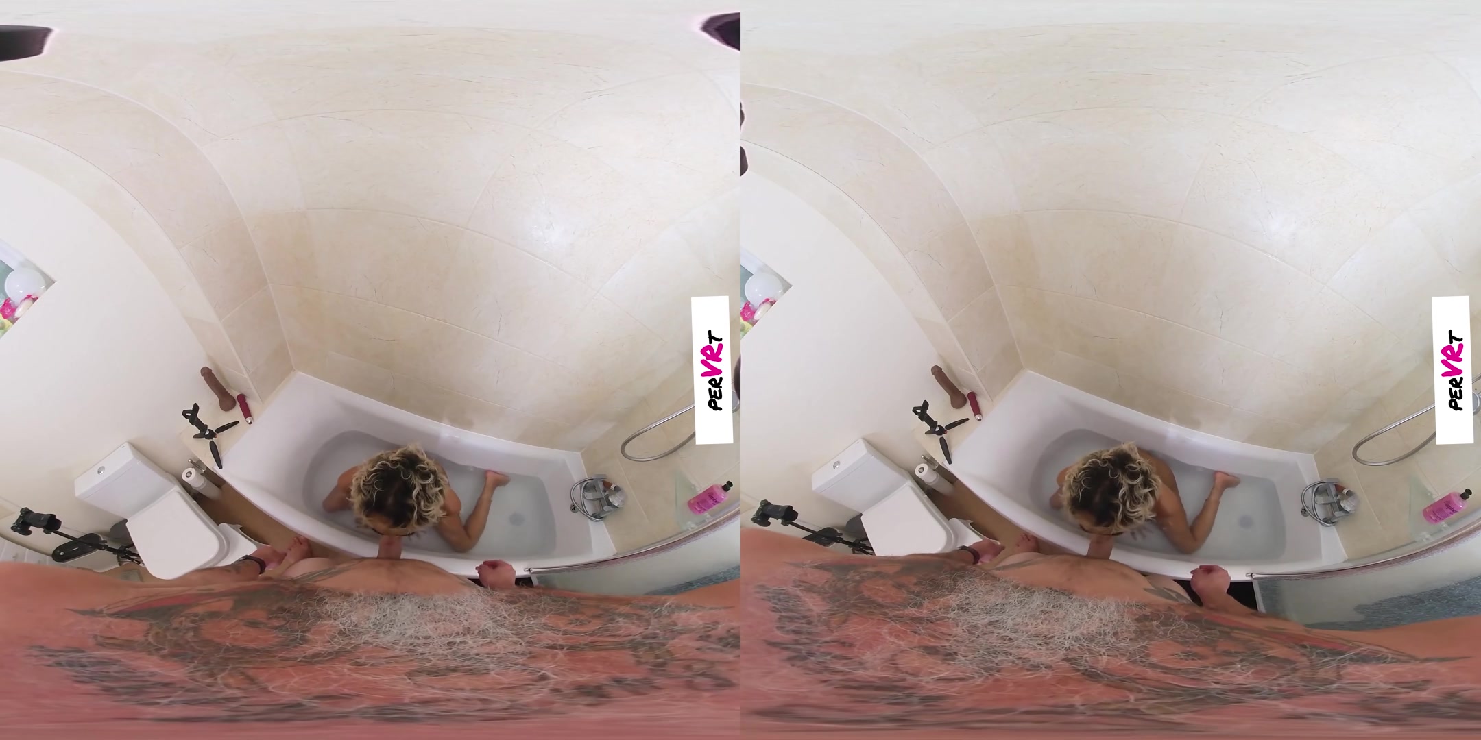 Blowjob And Doggy In The Tub - perVRt