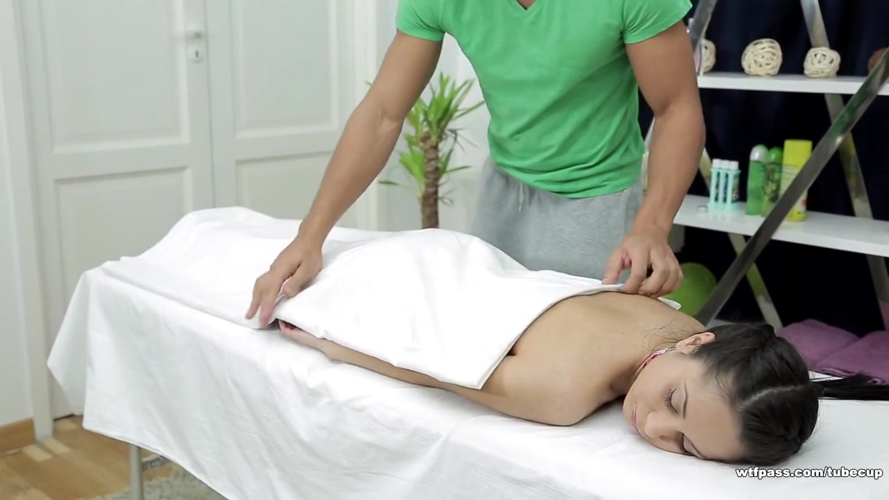 Sexmassage makes pretty doll Betty get real pleasure