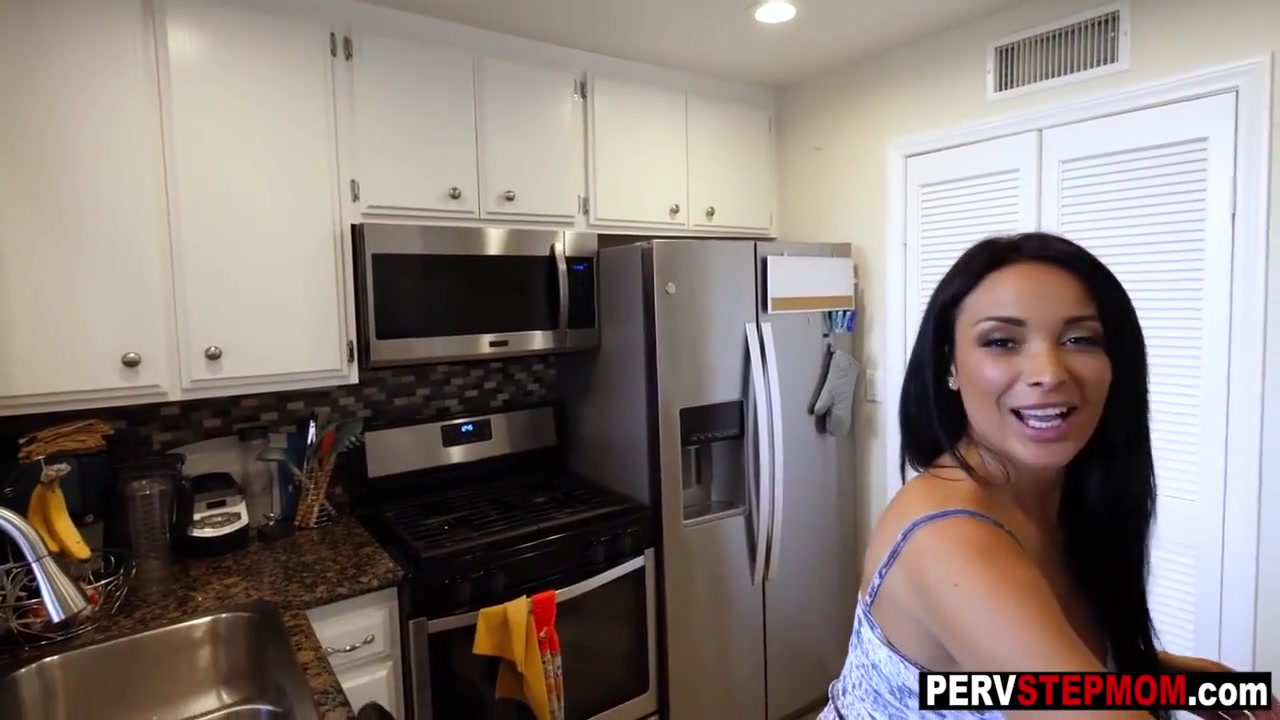 Amazing Breakfast Blowjob By Horny Stepmom With Nice Big Tits With Anissa Kate