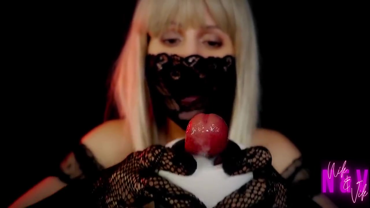 Get A Powerful Cumshot From An Incredible Handjob With A Male Masturbator