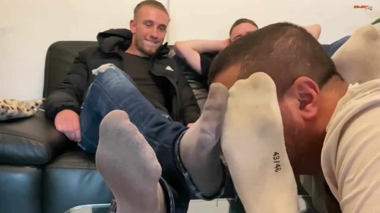 The lazy man master socks sniffing