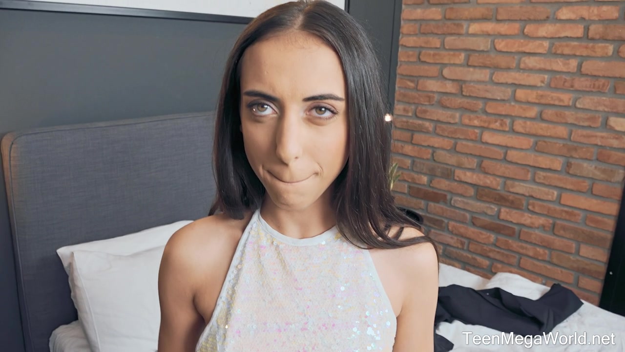 Hot model pleases a well-hung lad