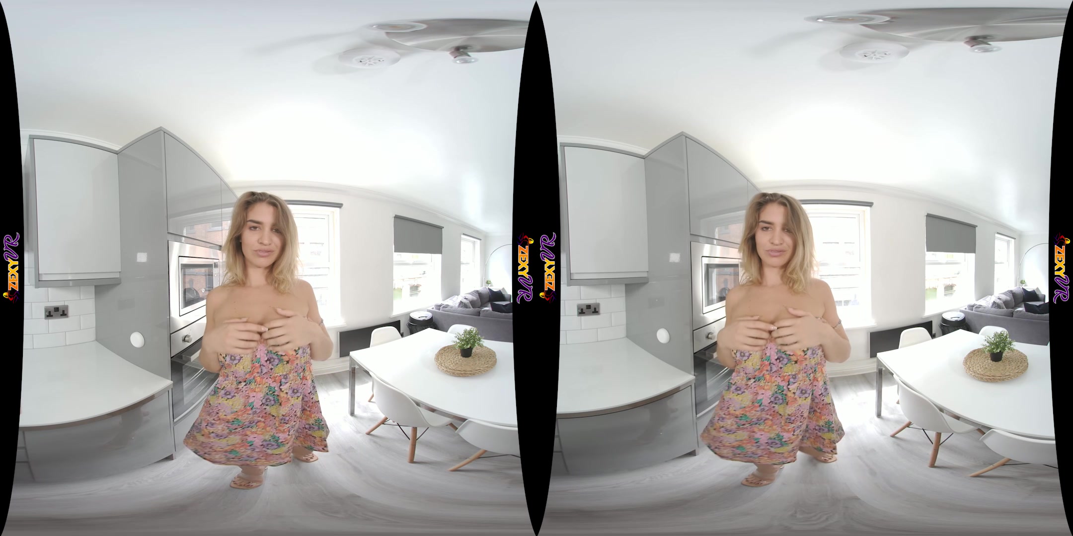 Sunny Striptease featuring Katie Louise - ZexyVR