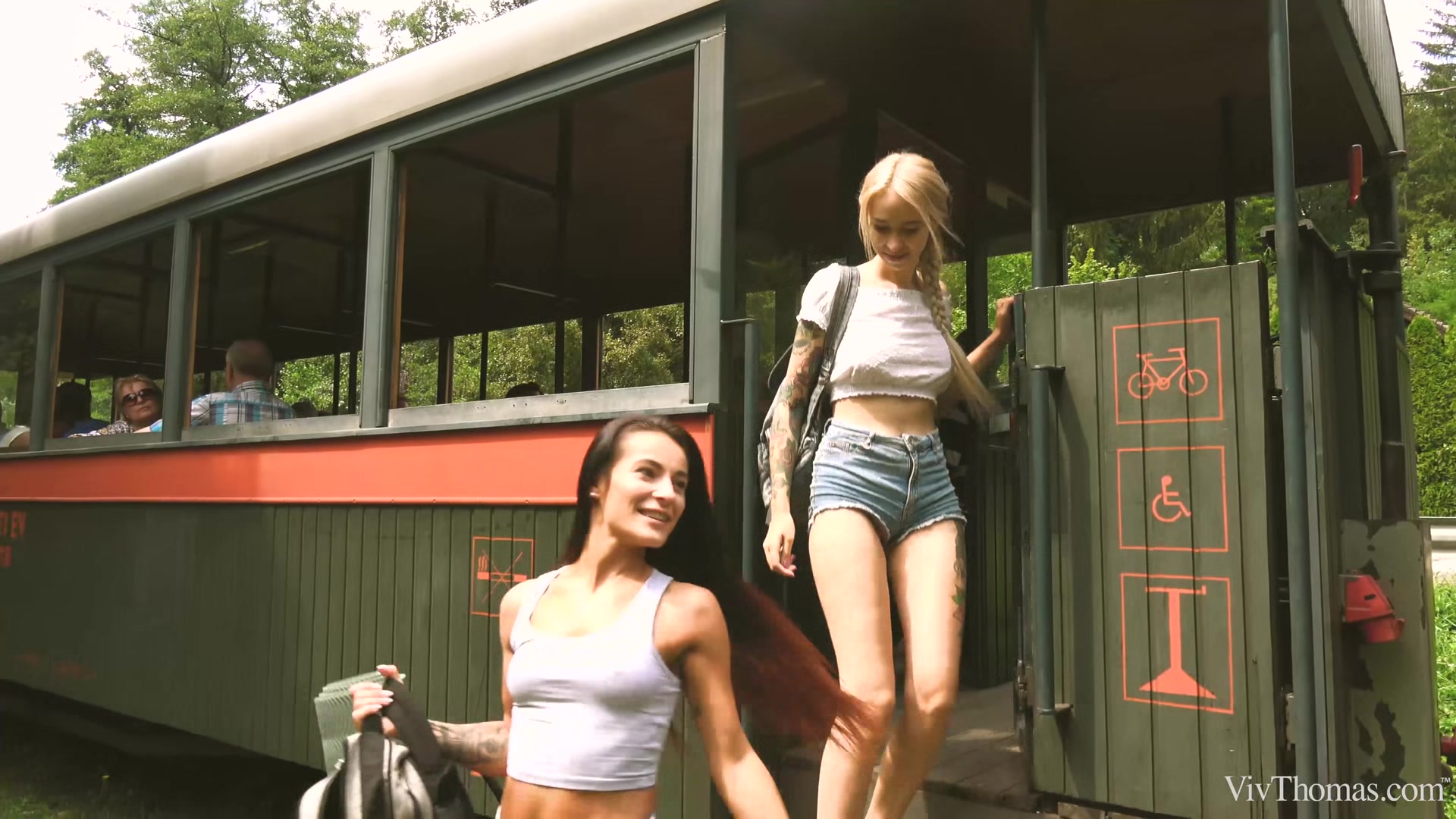 The Pick Up 3 - Love Guide - Arteya & Lexi Dona - VivThomas