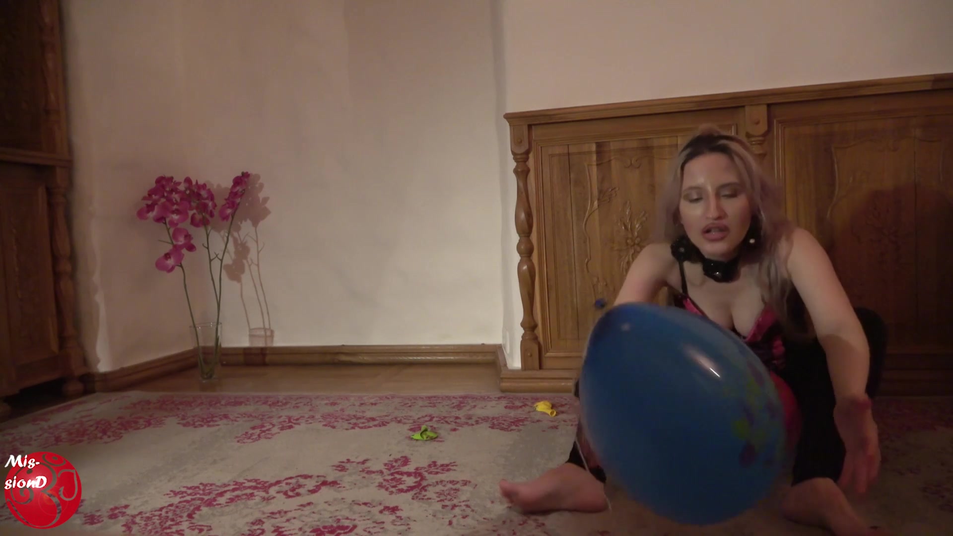 Blonde Plays With Balloons - Sex Movies Featuring Findom Goaldigger