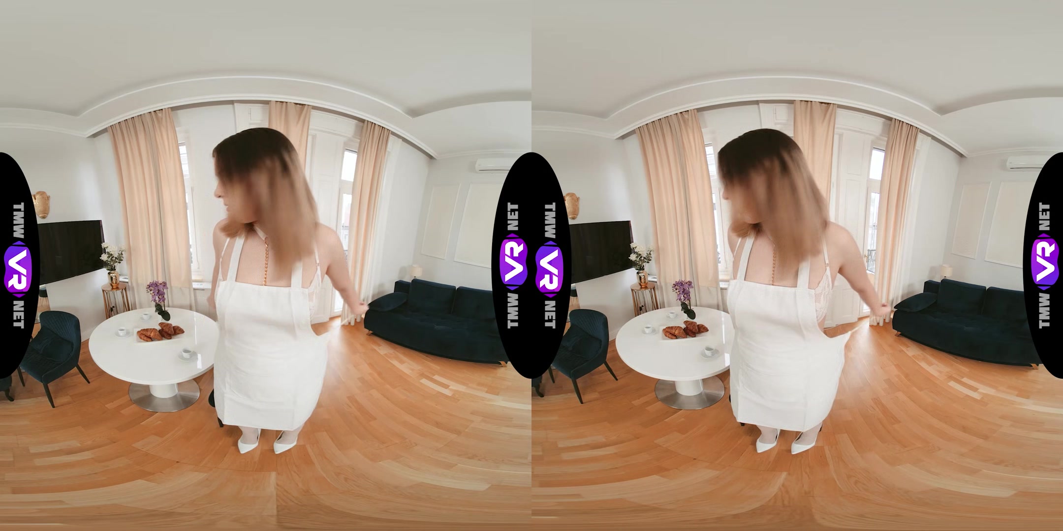 Hottie fingers pussy on a chair