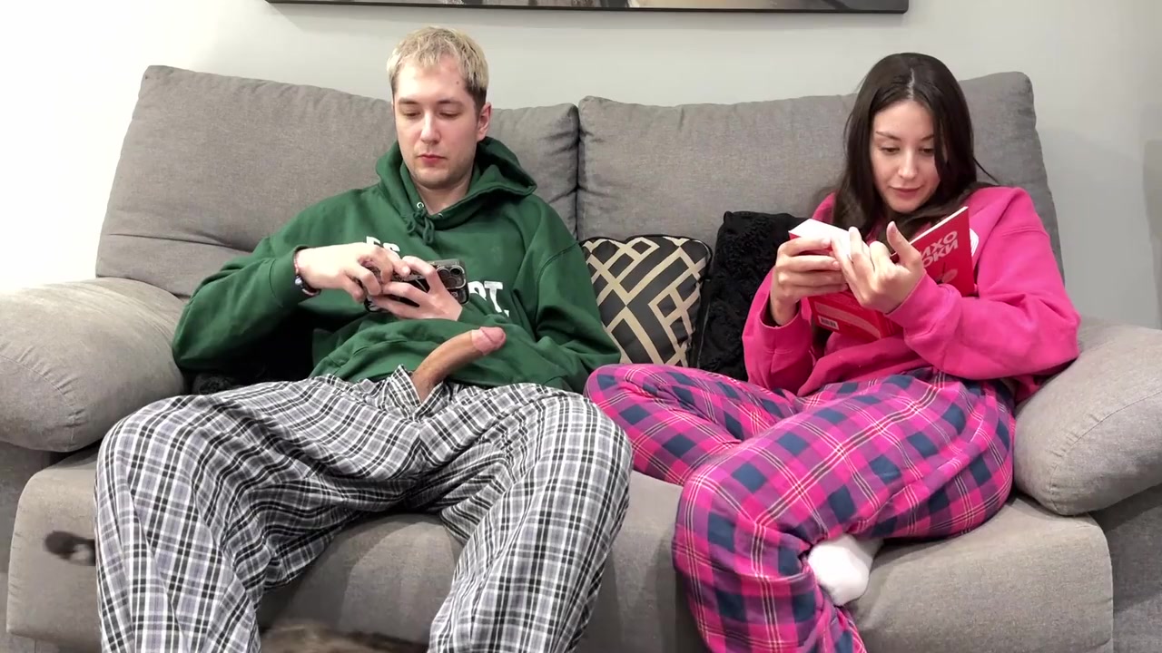 Stepbrother Watch Porn And Jerk Off Next To Stepsister! But She Decide Handjob Him Instead Reading Boring Book 9 Min - Sugary Kitty