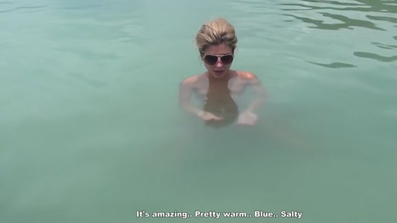 She likes to suck black cocks