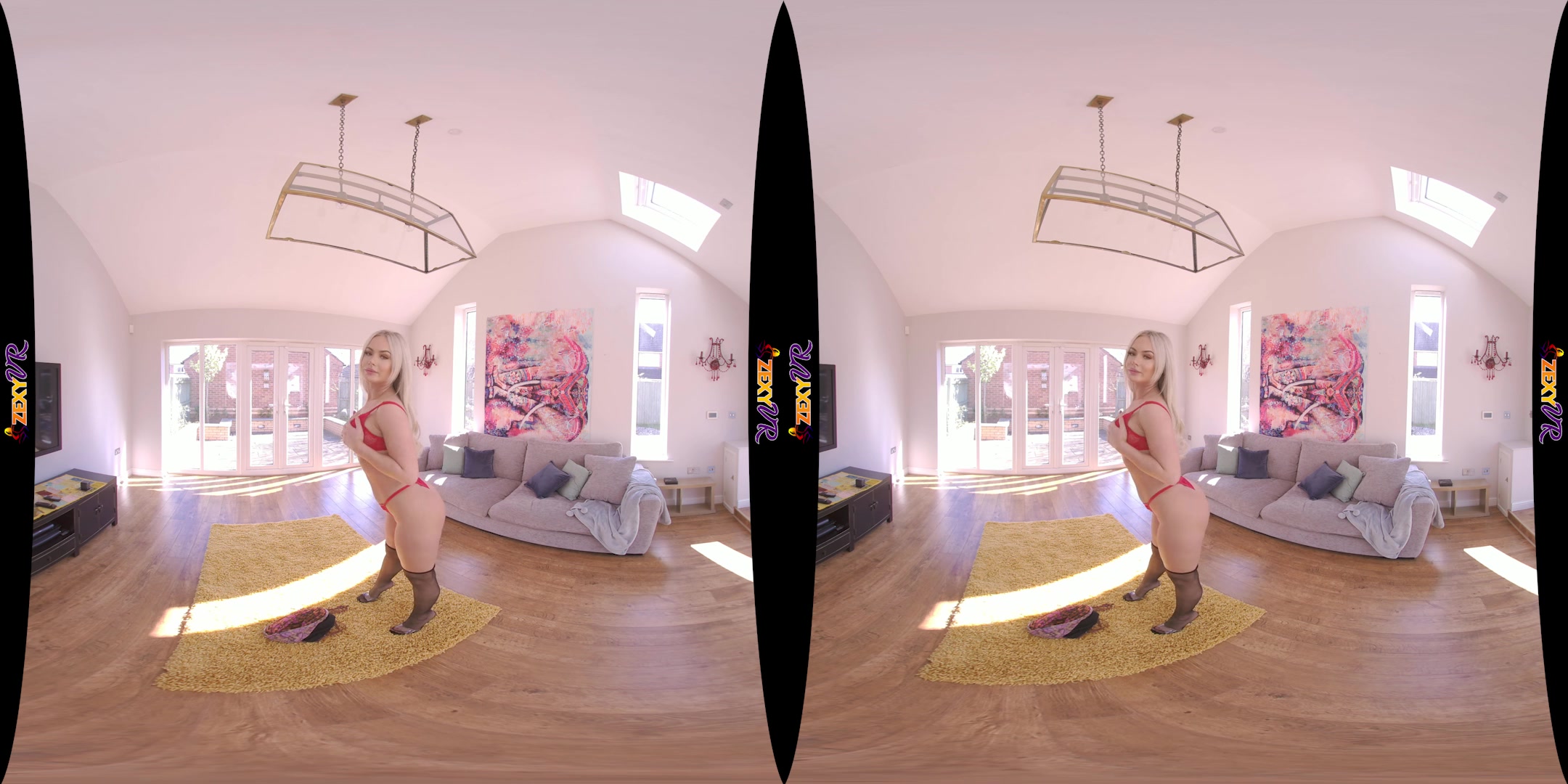 Too Hot featuring Louise - ZexyVR