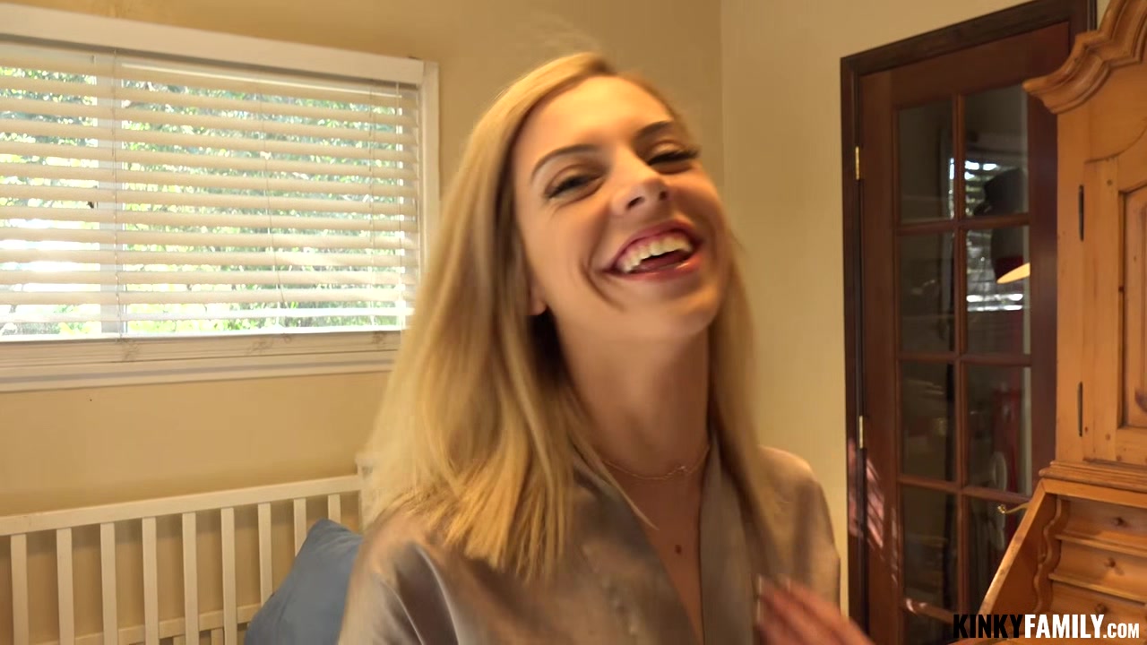 Kinky Family - Allie Nicole - Eating & fucking stepsis pussy