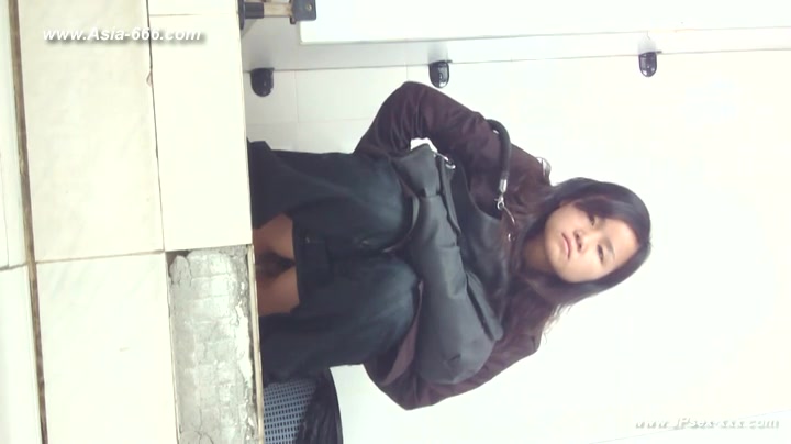 chinese girls go to toilet.20