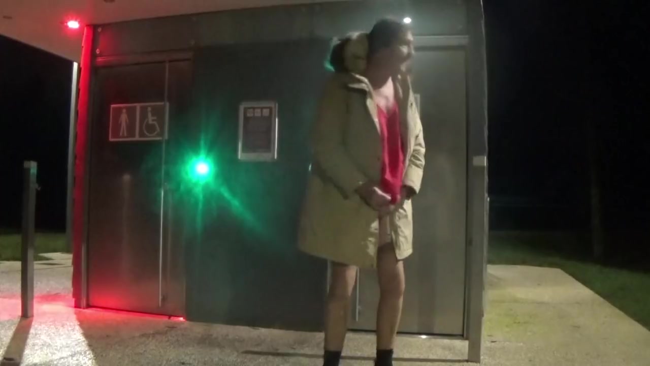 Dildo Sounding Outdoors
