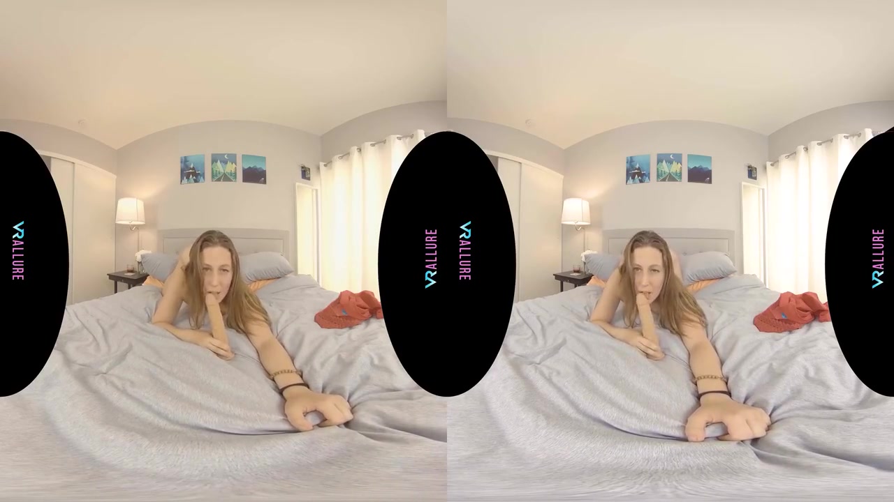 Febby Likes To Show Off Her Curves! - Virtual Reality