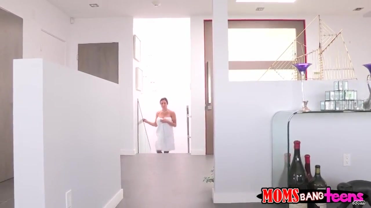 Giselle Mari, Kendra Lust & Xander Corvus fuck
